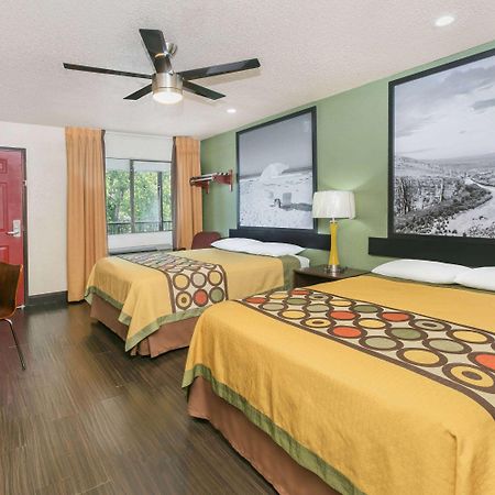 Super 8 By Wyndham Austin University/Downtown Area Экстерьер фото