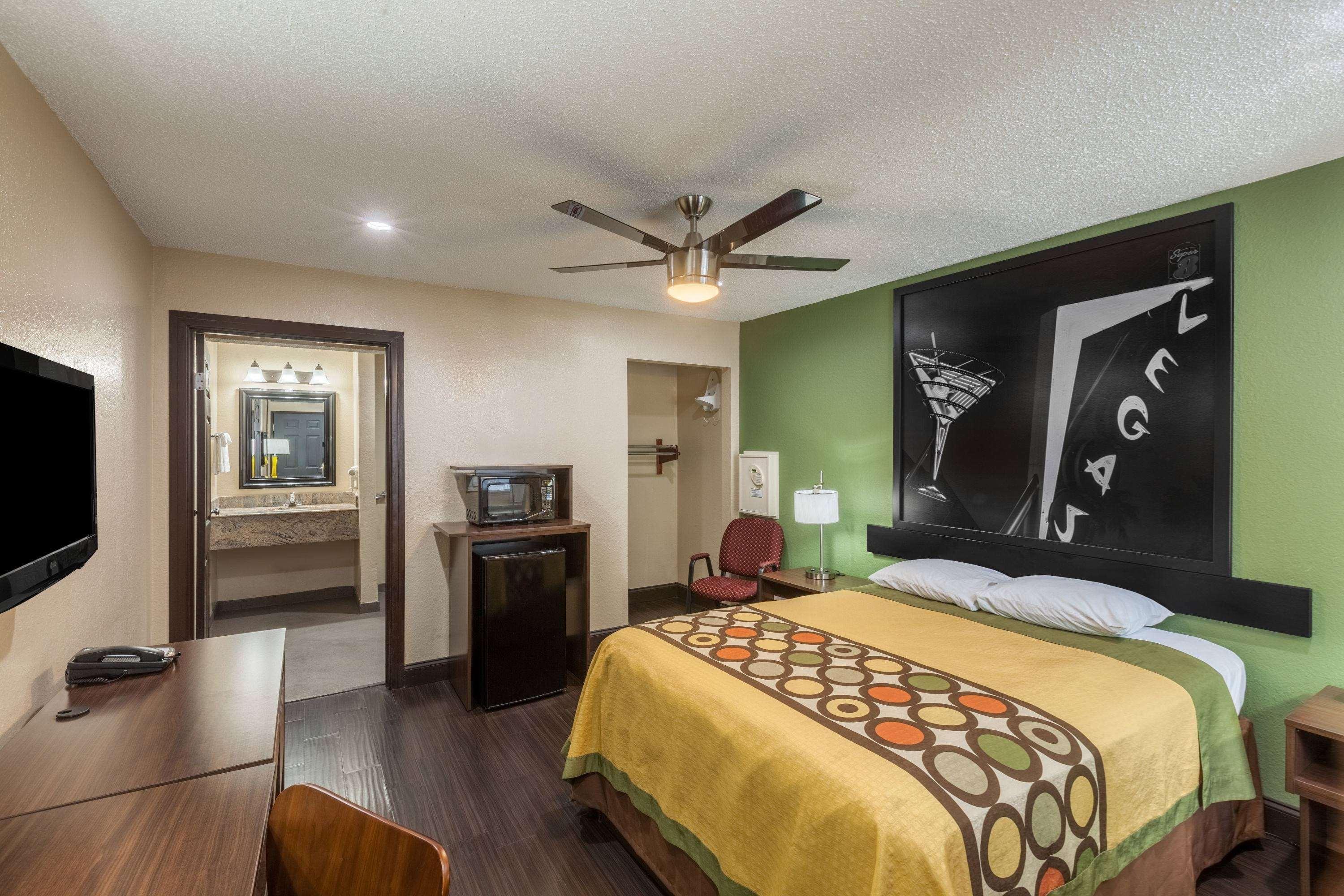 Super 8 By Wyndham Austin University/Downtown Area Экстерьер фото