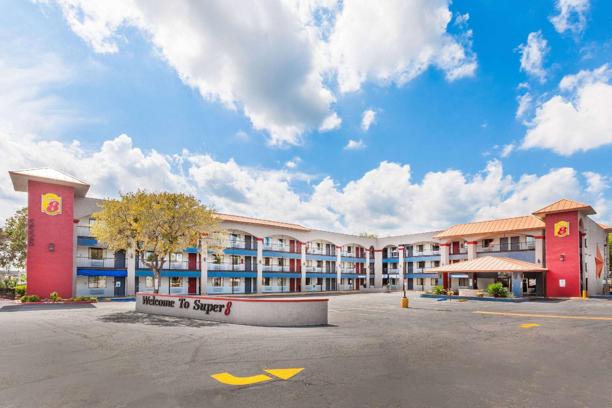 Super 8 By Wyndham Austin University/Downtown Area Экстерьер фото