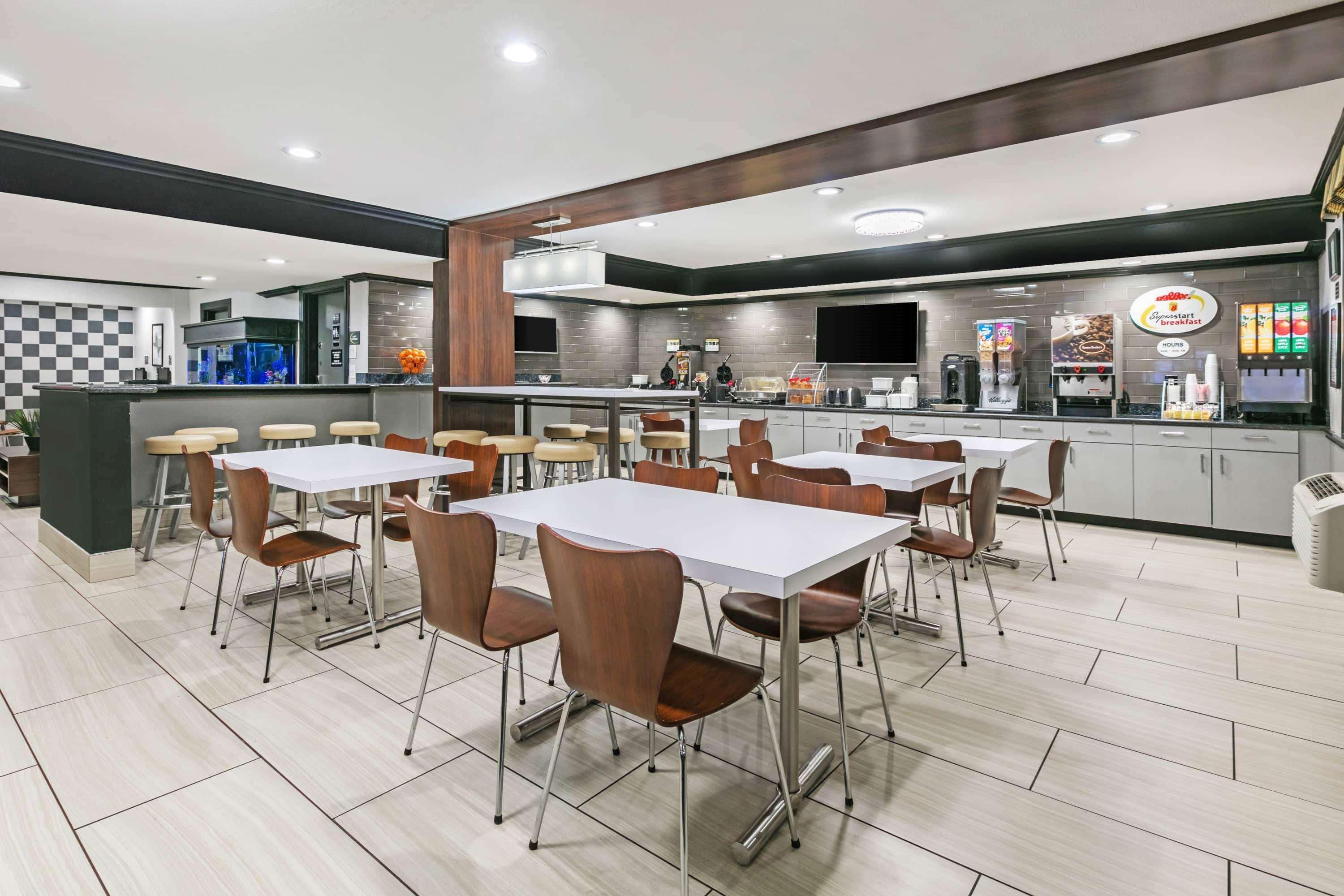 Super 8 By Wyndham Austin University/Downtown Area Экстерьер фото