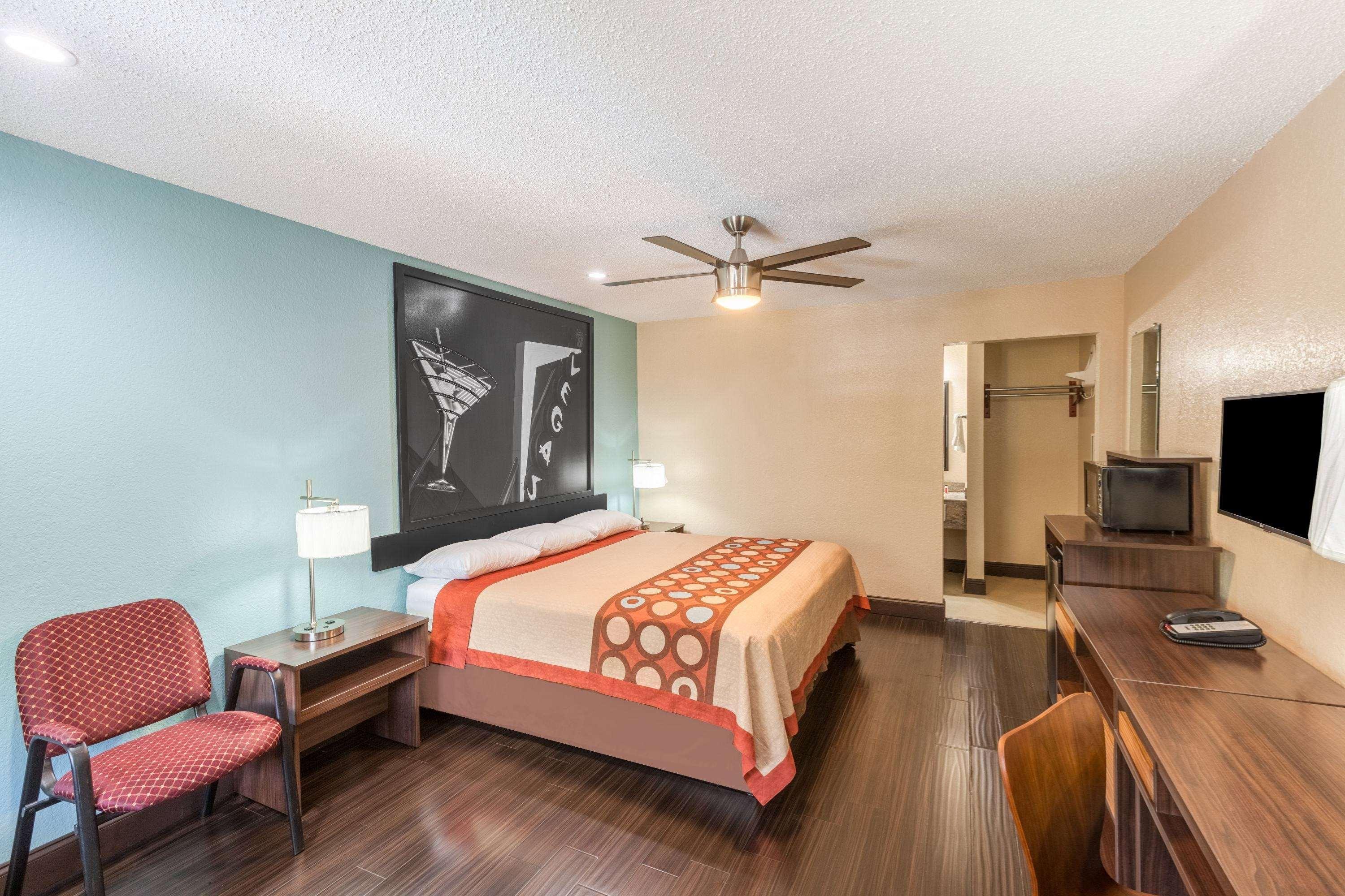 Super 8 By Wyndham Austin University/Downtown Area Экстерьер фото