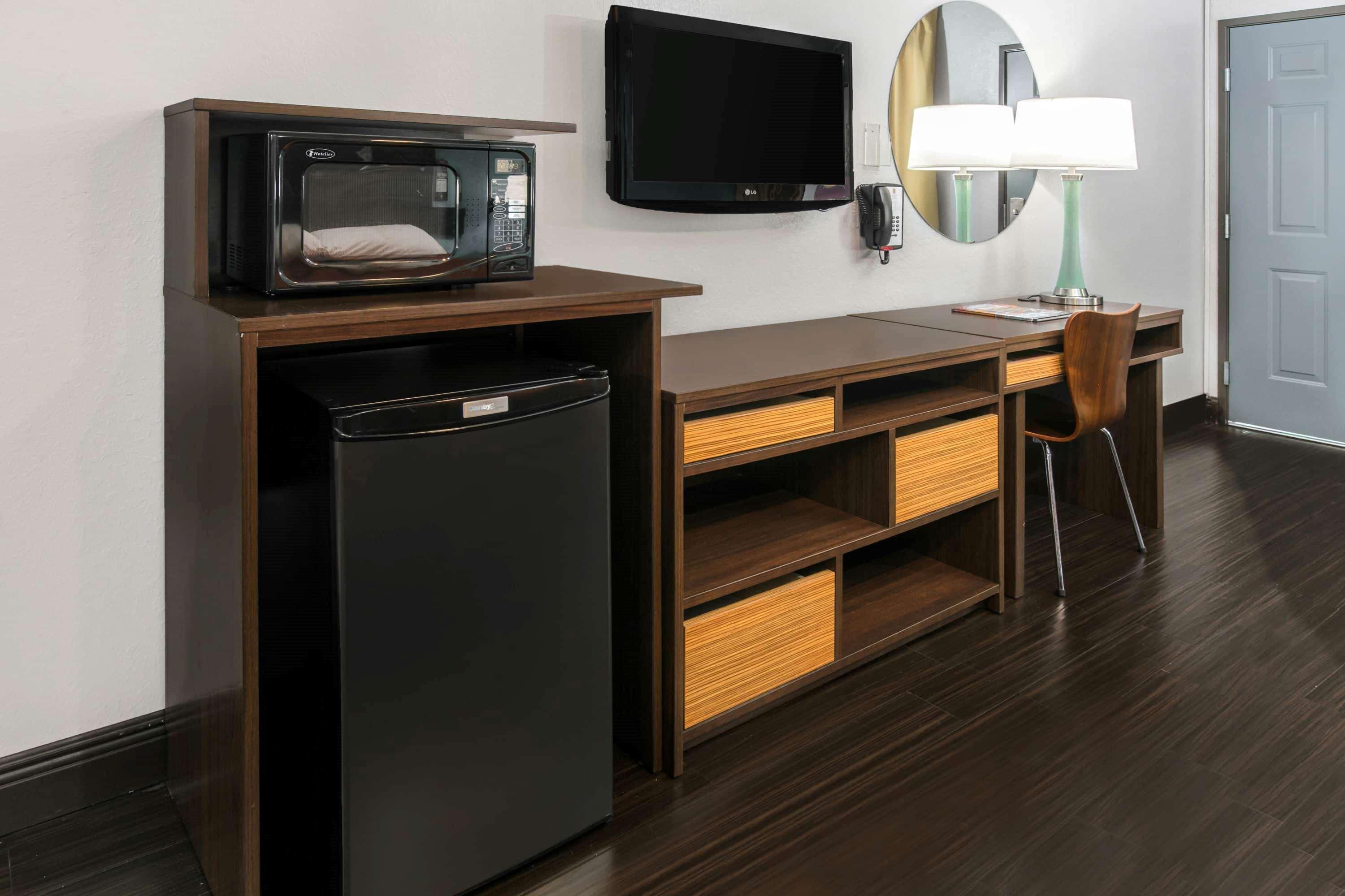 Super 8 By Wyndham Austin University/Downtown Area Экстерьер фото