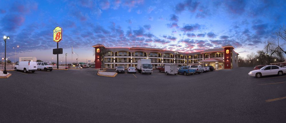 Super 8 By Wyndham Austin University/Downtown Area Экстерьер фото