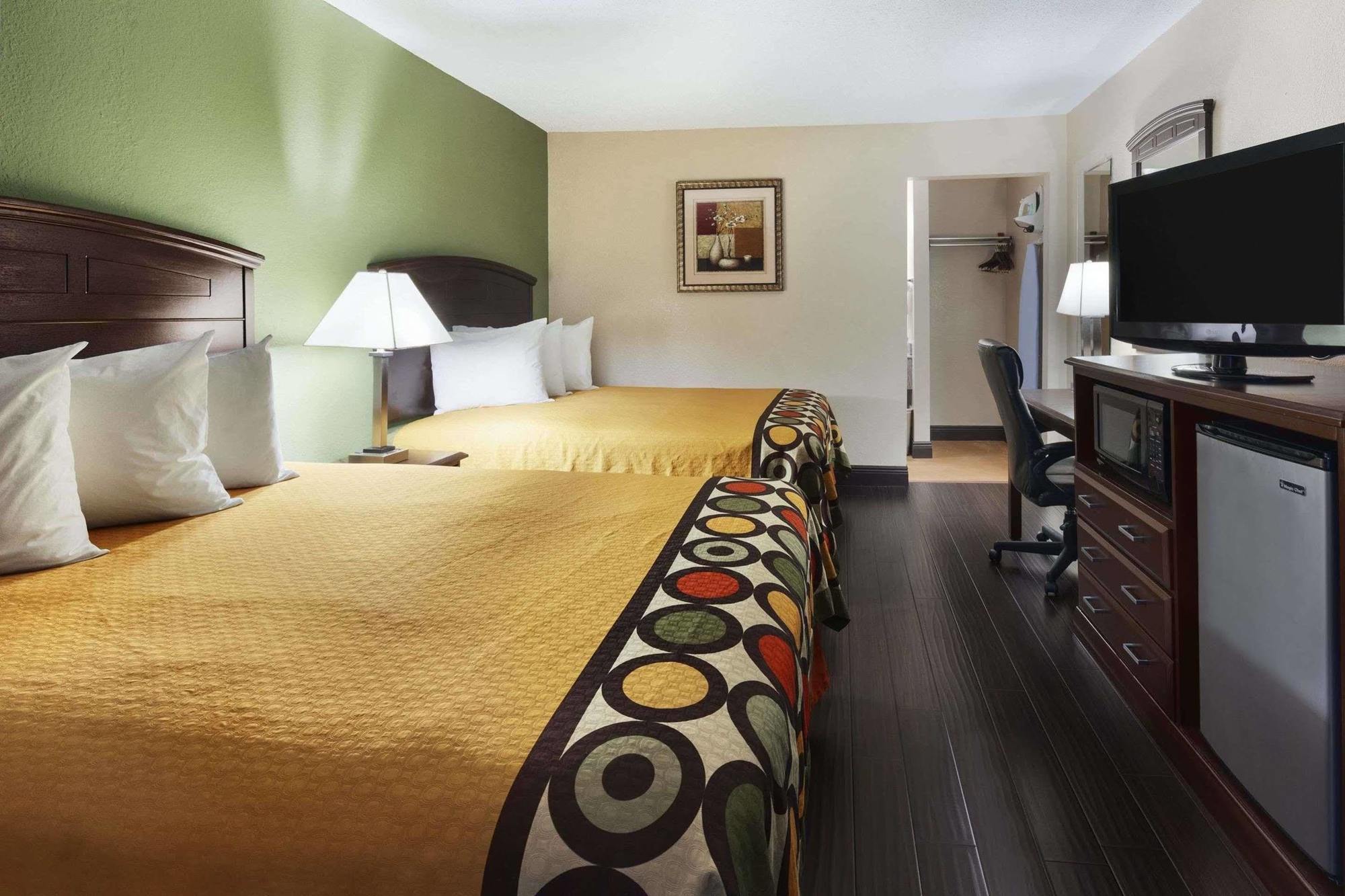 Super 8 By Wyndham Austin University/Downtown Area Экстерьер фото