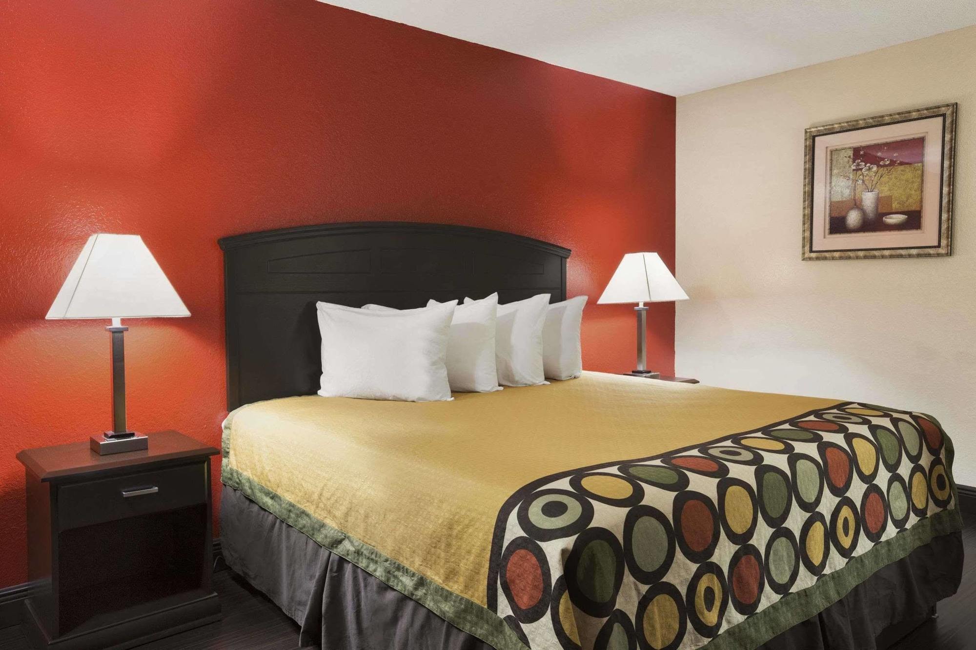 Super 8 By Wyndham Austin University/Downtown Area Экстерьер фото