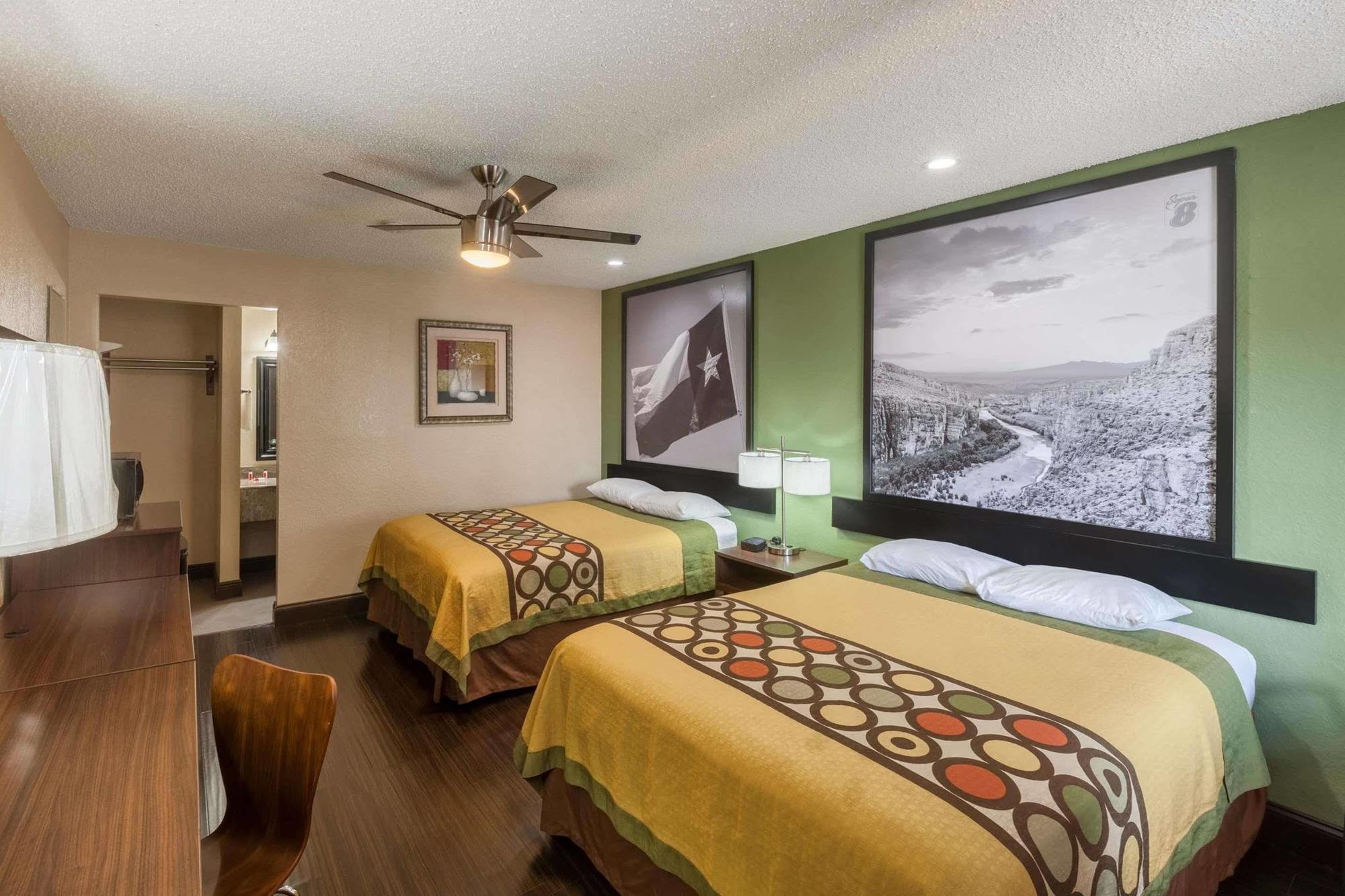 Super 8 By Wyndham Austin University/Downtown Area Экстерьер фото