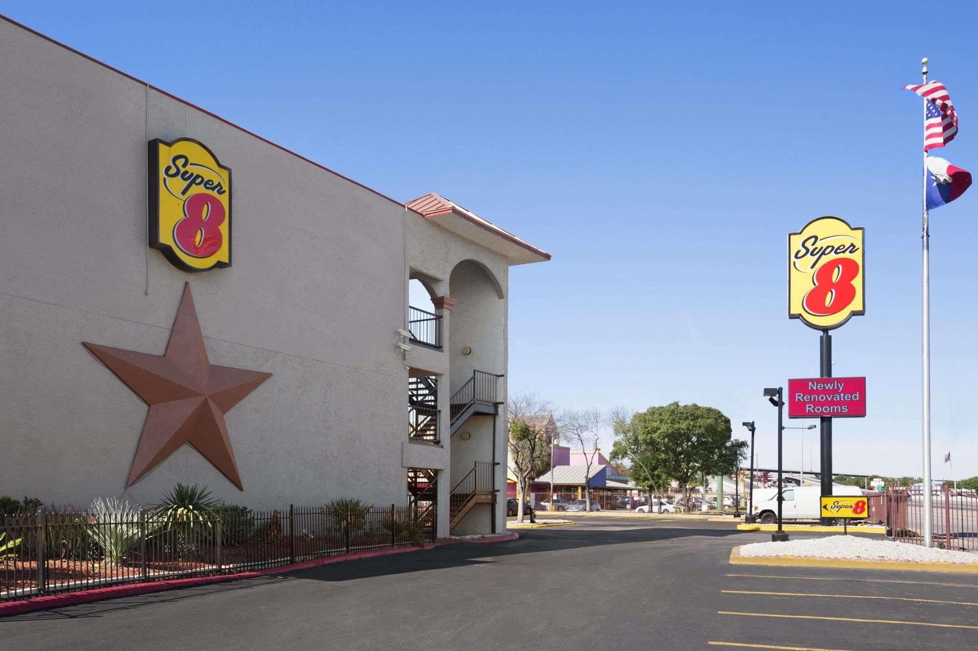 Super 8 By Wyndham Austin University/Downtown Area Экстерьер фото