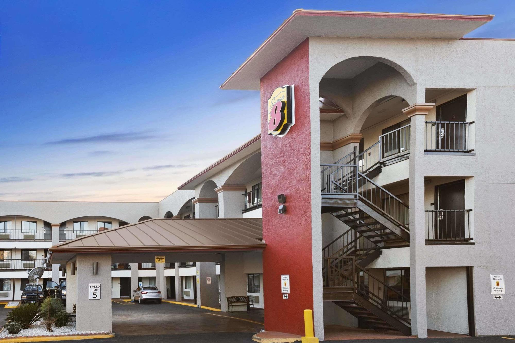 Super 8 By Wyndham Austin University/Downtown Area Экстерьер фото